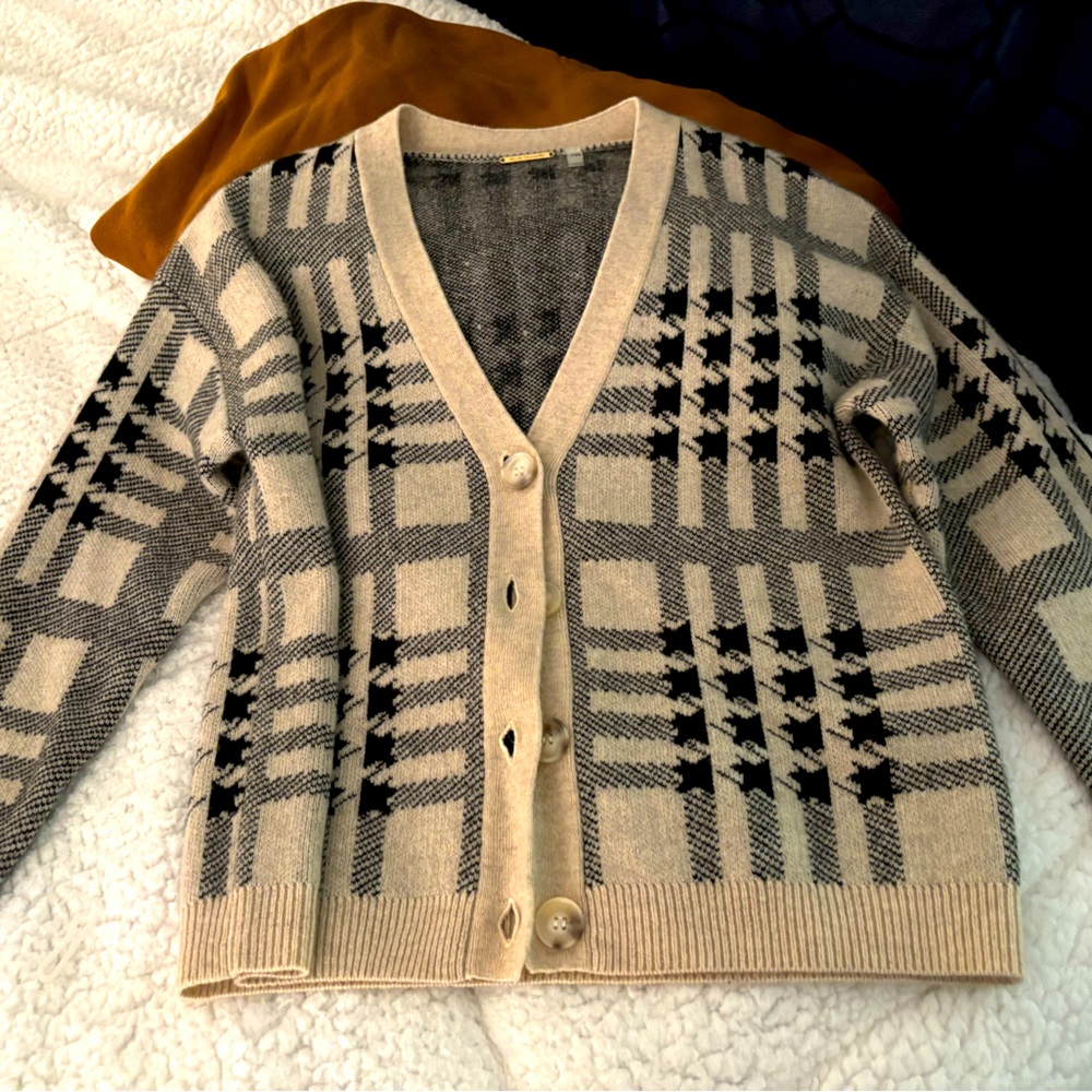 Elie Tahari 100% Cashmere Cardigan. Runway worn!